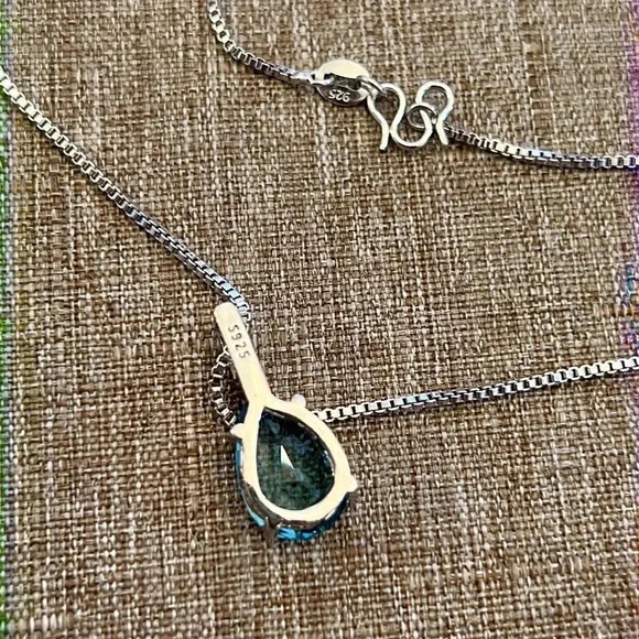 S925 Sterling Silver Simulated Blue Topaz Pendant/Necklace - Picture 7 of 8
